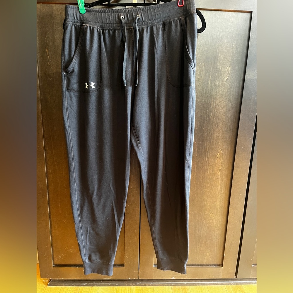 Underarmour black jogger, women’s medium. Moisture wicking material. Smoke free